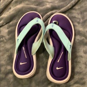 Nike comfort flip flops size 9